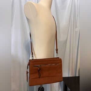 Bueno Women’s Handbag. Adjustable Strap. Brown. Pockets. Simple. Lightweight.